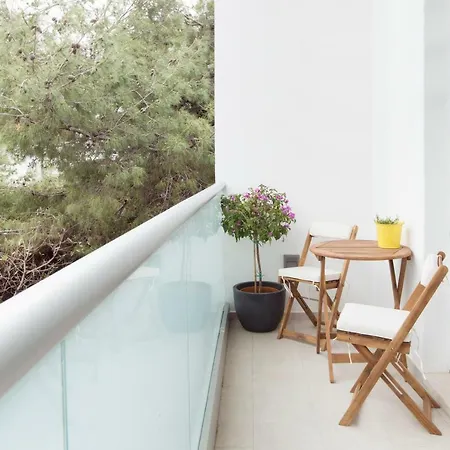 New Modern Near A Beach In Center *